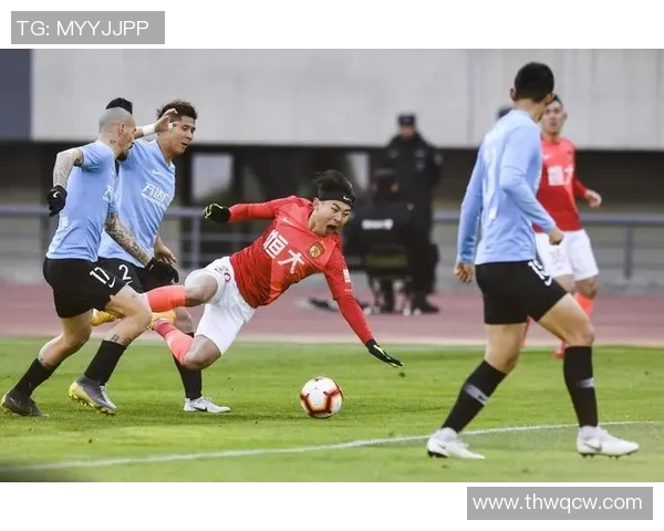 恒大足球赛直播精彩回顾与分析全方位解读赛事亮点与球员表现 恒大足球赛直播精彩回顾与分析全方位解读赛事亮点与球员表现