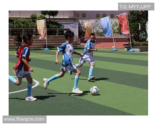 老张足球：从草地到绿茵场的激情与梦想之旅